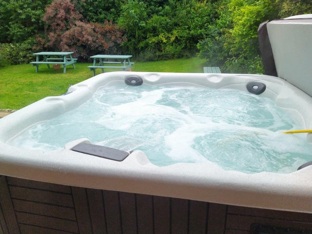 Cameley Lodge - 6 seater hot tub